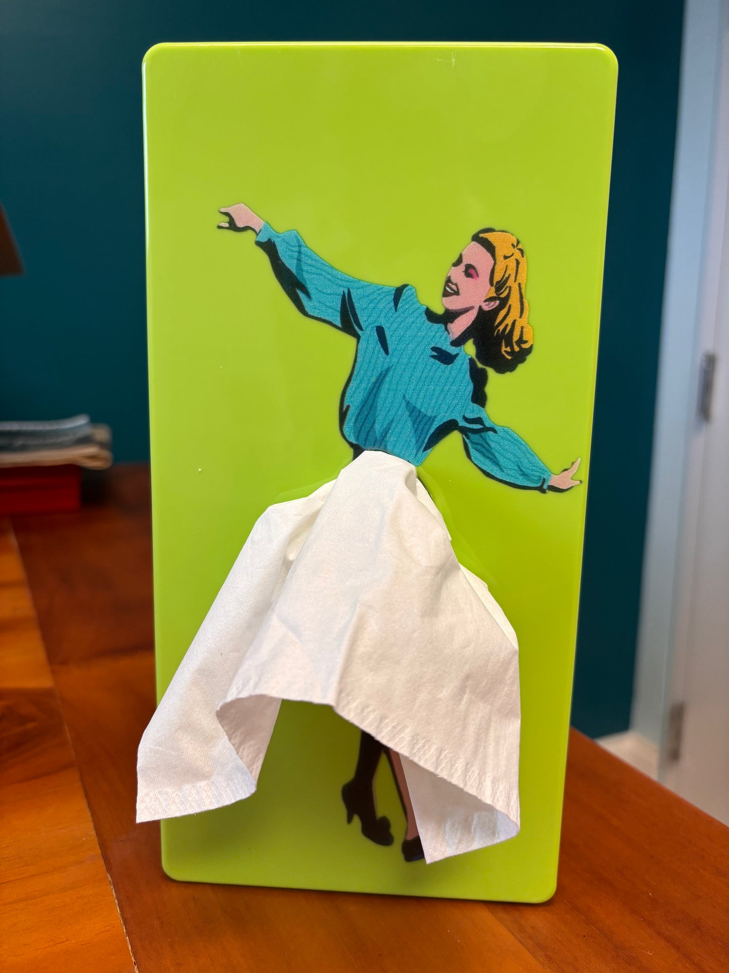 Tissue box with flare