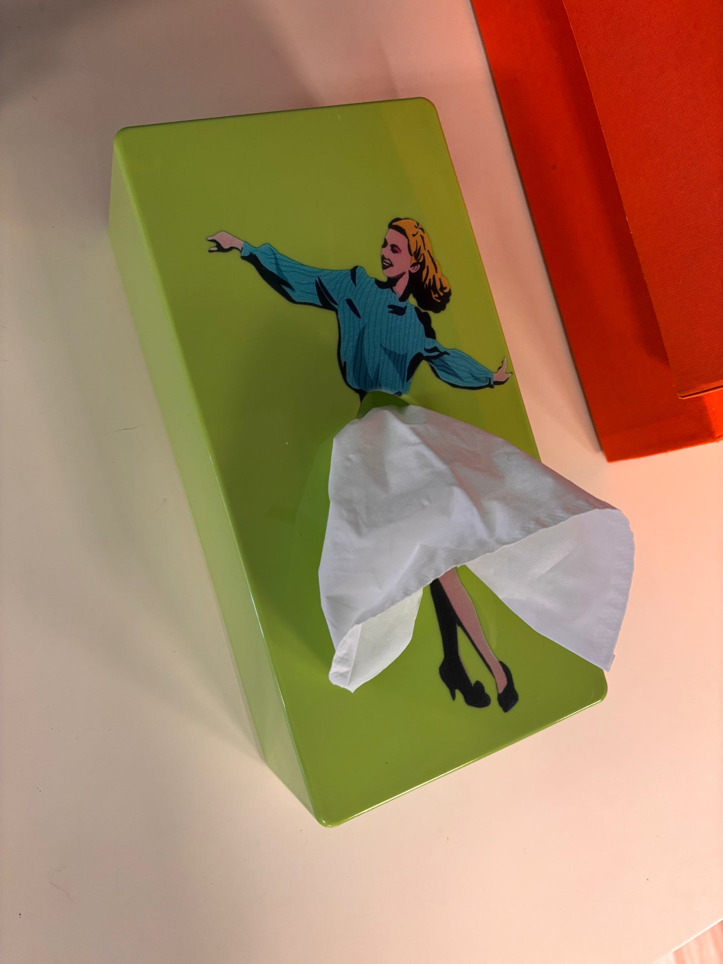Tissue box with flare