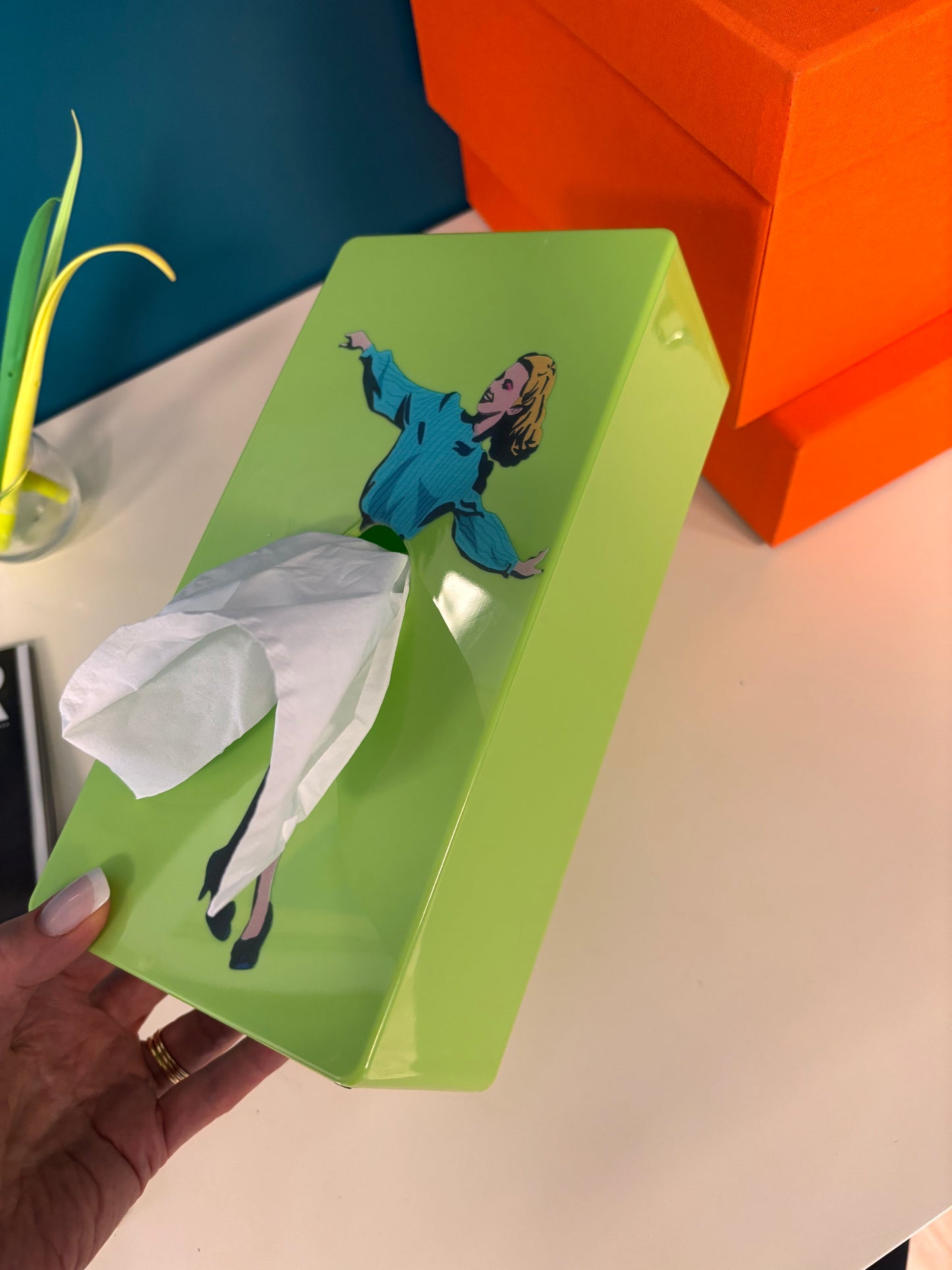 Tissue box with flare